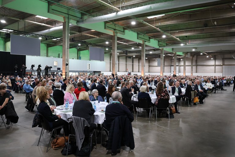 Billede af hele salen og alle deltagere til stormødet om ældres velfærd